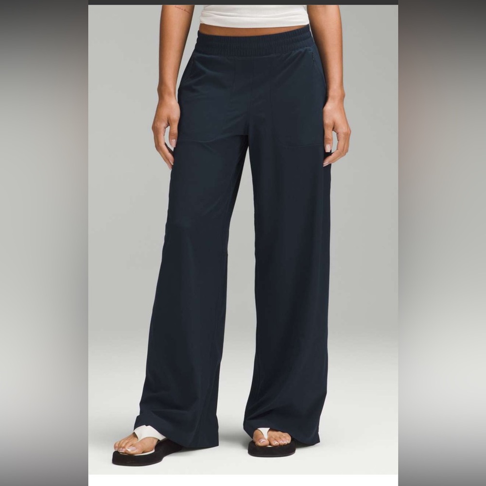 Lululemon Swift Wide-Leg Mid-Rise Navy women’s pants gummy logo